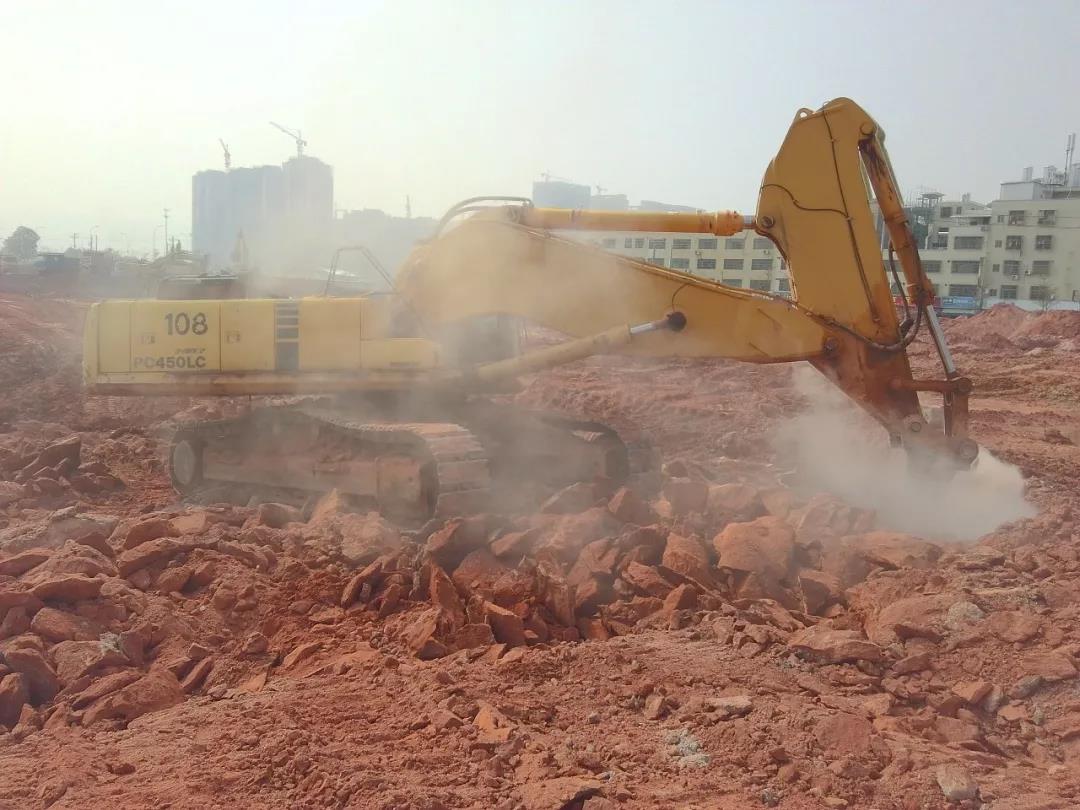 挖掘机岩石臂.jpg 挖掘机岩石臂.jpg