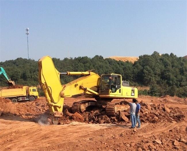 挖掘机岩石臂.jpg 挖掘机岩石臂.jpg