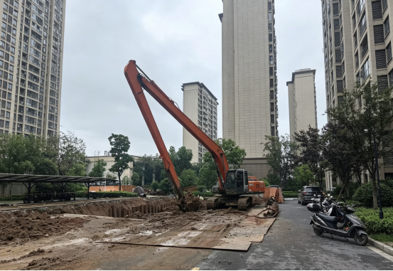 城市排水防涝攻坚！看加长臂如何高效疏通城市水脉隐患